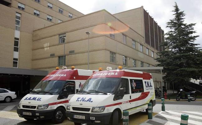 Dos heridas tras volcar un coche en una rotonda en Castellón