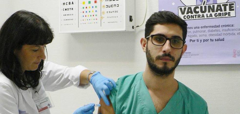 Sanidad tramita la adquisición de 750.000 vacunas para hacer frente a la gripe en invierno