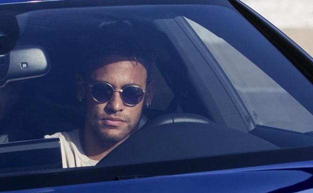 Neymar pone rumbo al PSG