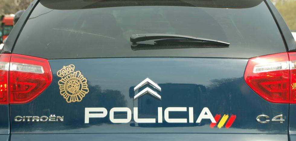 Atraca dos gasolineras a punta de pistola y embiste al coche de la policía en la huida en Valencia y Torrent