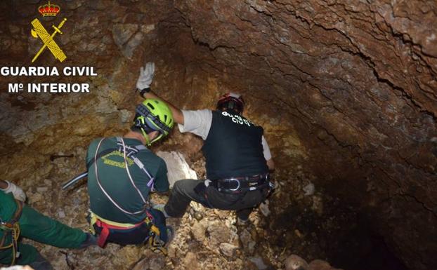 Hallan una granada en una cueva de Llutxent