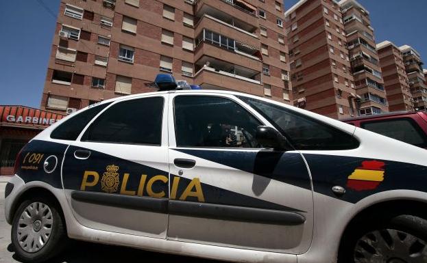 Tres detenidos por robar 40.000 euros a la trabajadora de un centro comercial de Alicante