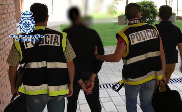 Detenido en Valladolid un profesor que tomaba imágenes de sus alumnas y las distribuía