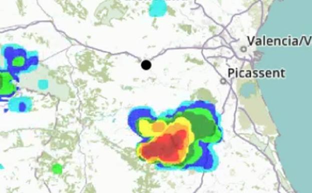 Un rayo de una tormenta eléctrica con granizo causa un incendio en Bicorp