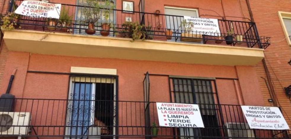 Velluters inicia una campaña de protestas por la subida de la prostitución y tráfico de drogas