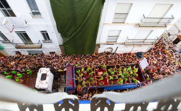 Los buñolenses ya pueden pasar por el Ayuntamiento para recoger su preentrada de la Tomatina 2017