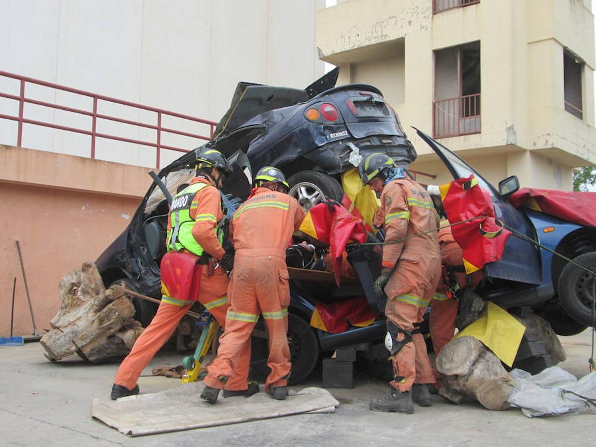 Fotos de la preparación del equipo de excarcelación de Bomberos de Gandia para el Mundial de rescate de Rumanía