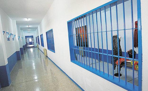 Salen de la cárcel de Picassent dos presos de ETA tras cumplir una pena de siete años de prisión