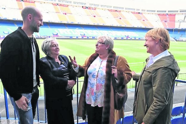 'Ellas' rinde homenaje a las árbitras de fútbol