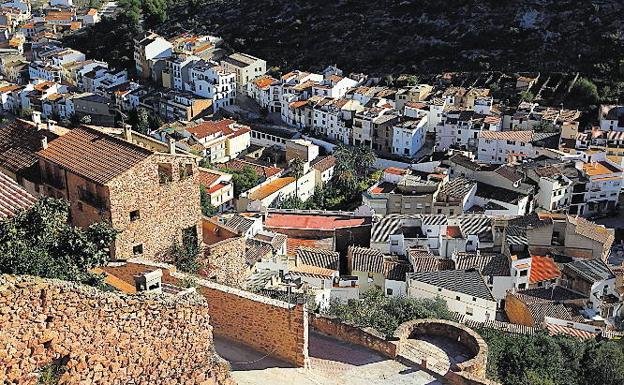 Animalistas interrumpen 'La serenata al bou' de Vilafamés, que lamenta la «desinformación» de los «alborotadores»