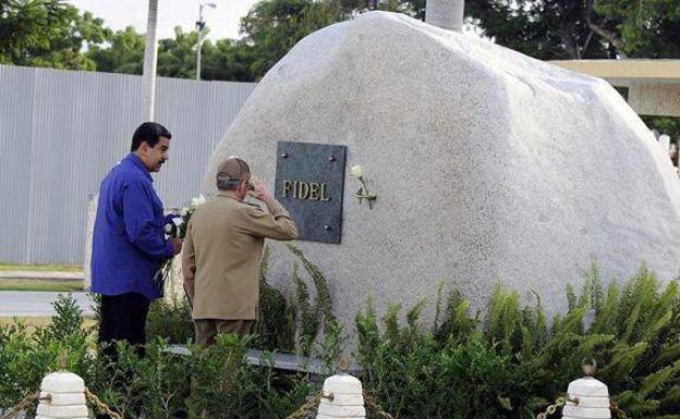 Maduro visita Cuba por sorpresa para rendir homenaje a Castro