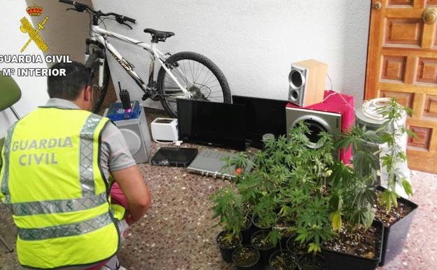 Dos detenidos por nueve robos con fuerza en L'Olleria y el Perelló