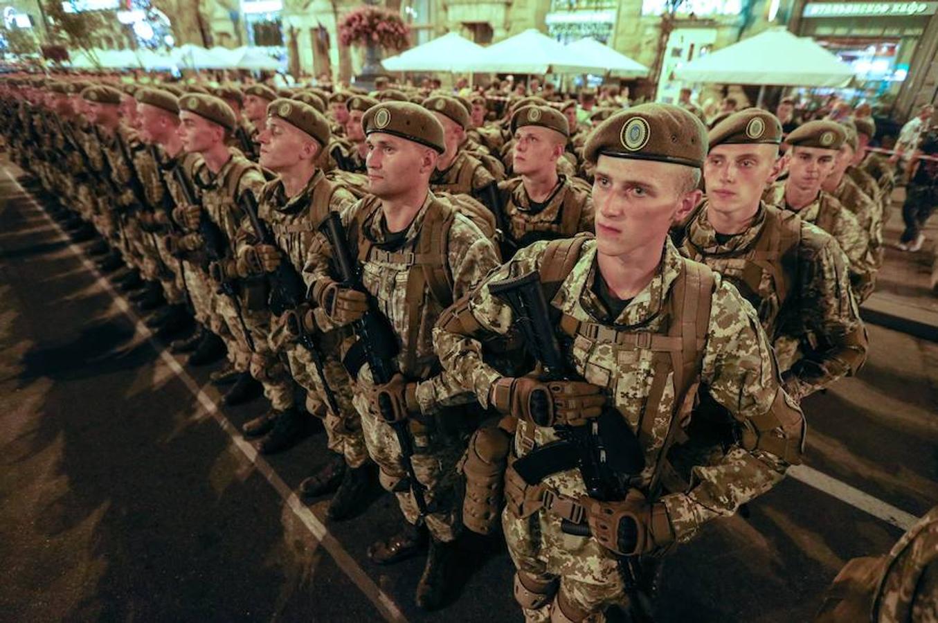 Fotos de un ensayo de desfile militar en Kiev, Ucrania