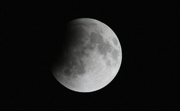 Cómo ver el eclipse solar de esta tarde sin riesgos