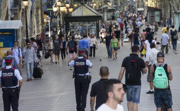 Las Ramblas recuperan la normalidad: «La vida sigue»