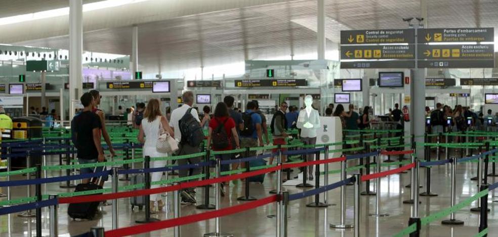 Los vigilantes de El Prat no presentan alegaciones contra el árbitro del Gobierno