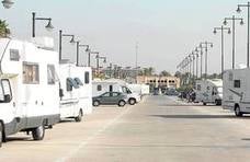 Las caravanas toman la Malvarrosa pese a la prohibición de la ordenanza