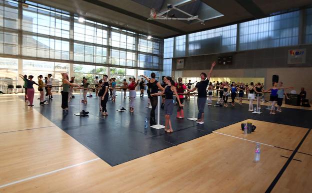 125 jóvenes bailarines en la Petxina de Valencia