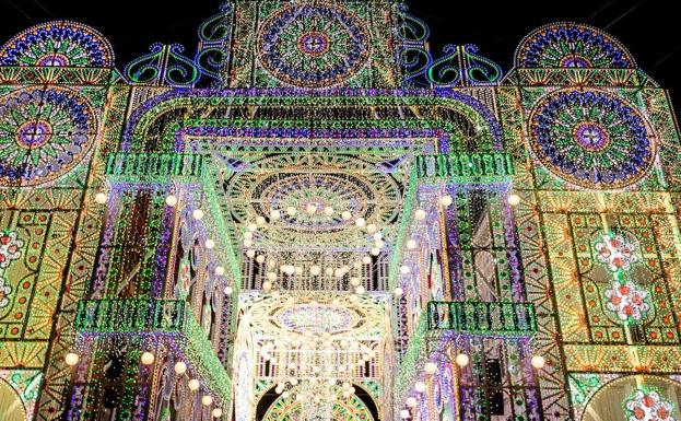 Polonia, como si de la calle Cuba en Fallas se tratara durante su Festival de las Luces