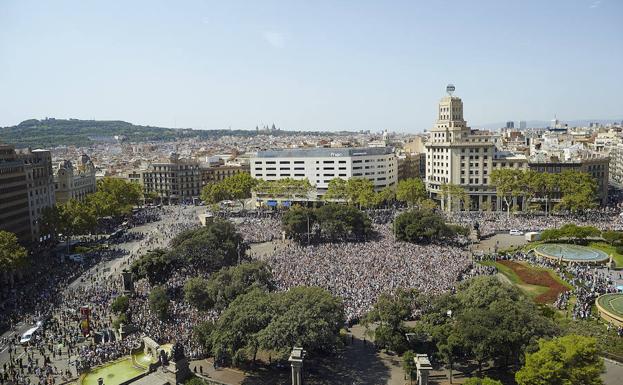 Barcelona instalará bolardos y estudiará peatonalizar calles concurridas