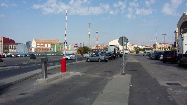 Colocan la primera barrera para cobrar el aparcamiento en las calles de la Marina