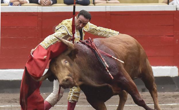 Puerta grande en Bilbao para Ponce, que añade otra gloria en su currículum