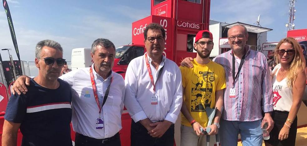 Uno de los ciclistas heridos en Oliva por una conductora drogada disfruta de la Vuelta a España