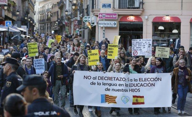 230 colegios ignoran aún si darán clases tanto en valenciano como en castellano