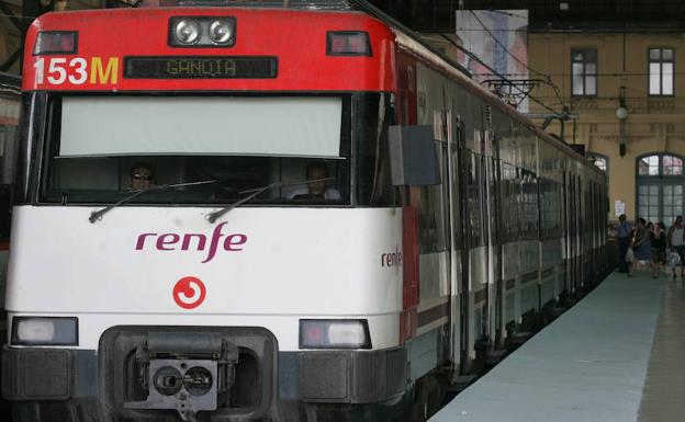 Renfe ofrece 2.000 plazas adicionales en trenes de Cercanías para asistir a la Tomatina de Buñol