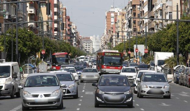 El parque de vehículos de Valencia sube por tercer año pese a la oposición del tripartito