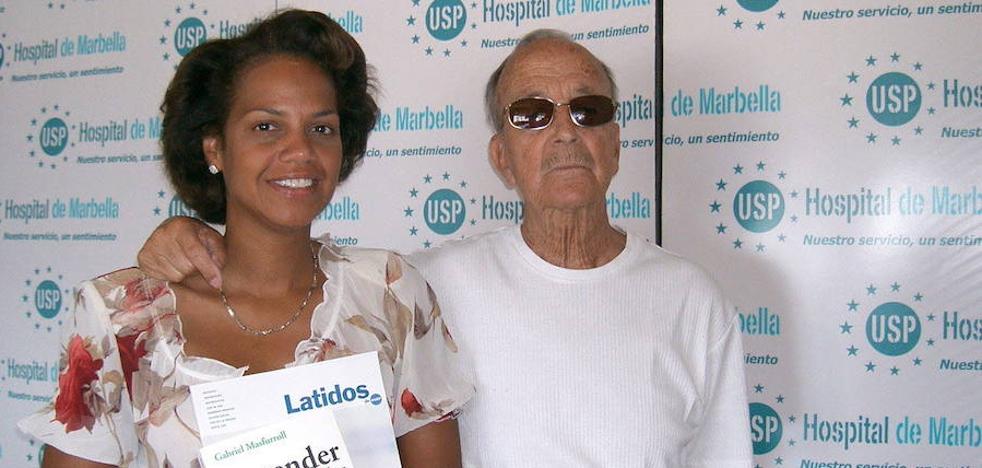 El supuesto hijo de Julio Iglesias se plantea la exhumación del padre del cantante