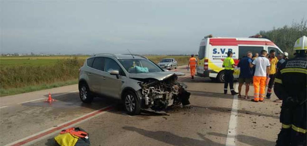 Choque frontal en la carretera de El Saler al dormirse al volante un conductor ebrio