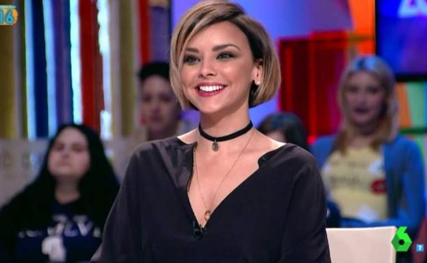 Chenoa presume de escotazo en 'Zapeando'