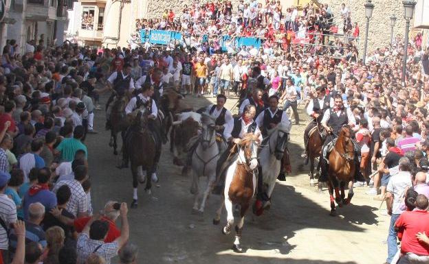 Segorbe celebra sus célebres entradas de toros y caballos