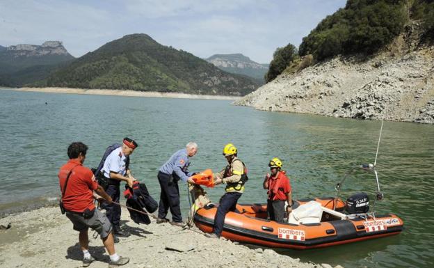 Los Mossos buscarán a la pareja desaparecida en Gerona tras el abandono de los bomberos