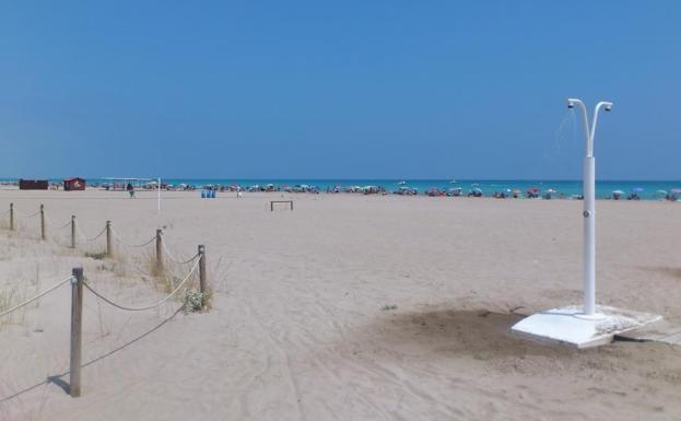 Reanimado un bañista con síntomas de ahogamiento en una playa de Canet