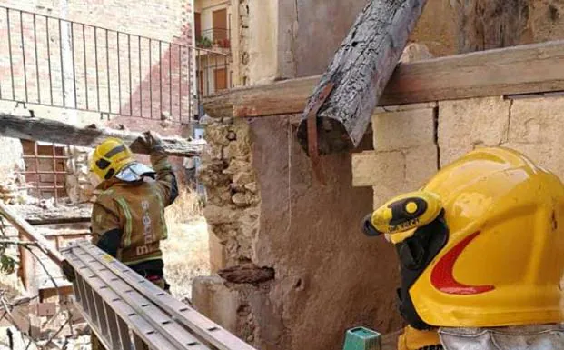 Se derrumba un edificio de cuatro plantas en el casco antiguo de Xixona