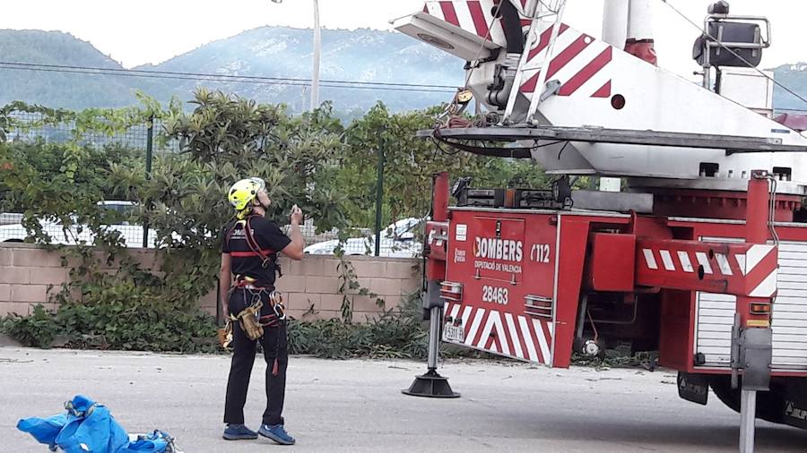 Fotos de las pruebas de vértigo y claustrofobia de los Bomberos de Valencia