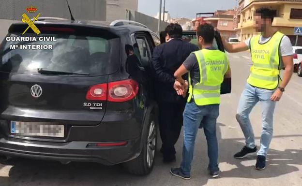 Desarticulada una organización dirigida por un capo mafioso que estafó 2,5 millones a empresas de frutas en Alicante