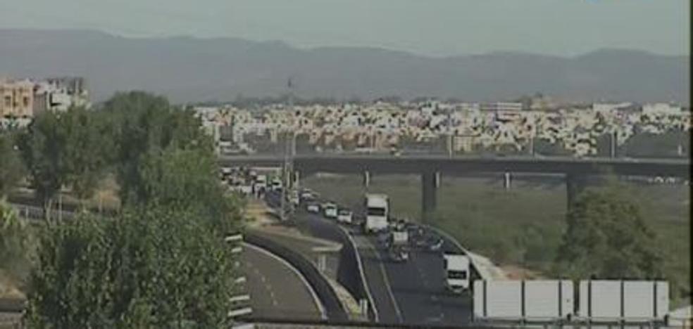 La vuelta al cole provoca atascos de hasta 15 kilómetros en las carreteras de Valencia