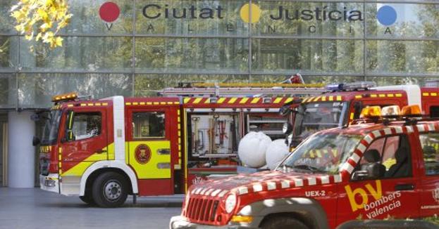 Bomberos de Valencia anuncia la compra de dos camiones de altura tras las protestas