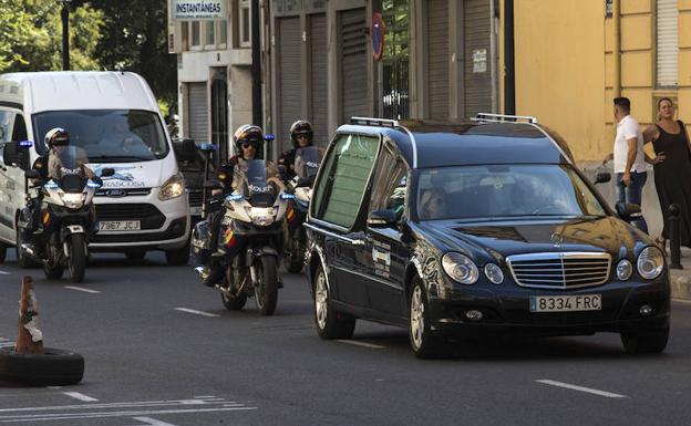 La emotiva despedida al subinspector Blas Gámez, el subinspector de la Policía asesinado en Valencia