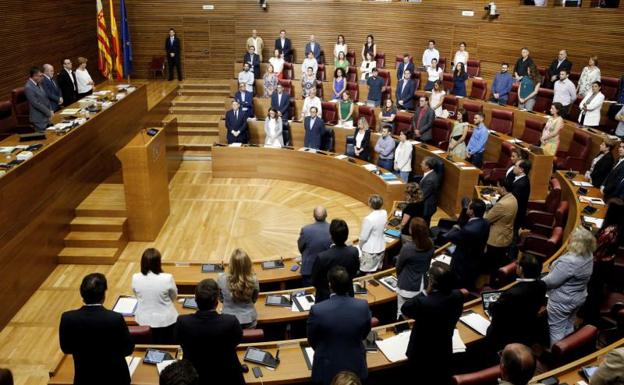 Les Corts guarda un minuto de silencio por Blas Gámez, el policía asesinado en Ruzafa