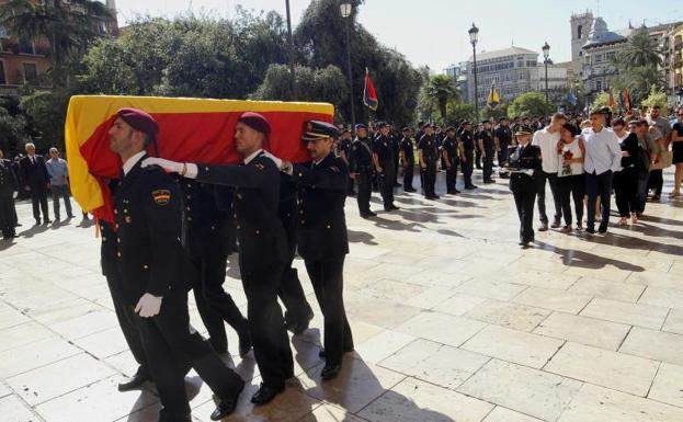 La Policía despide a Blas Gámez en un emotivo funeral