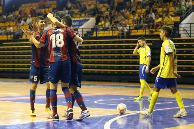 El Levante FS deleita con una goleada histórica para empezar