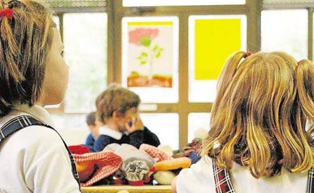 Padres de alumnos del CEIP Sanchis Yago no llevan a sus hijos a clase por la «reducción de horas de inglés»