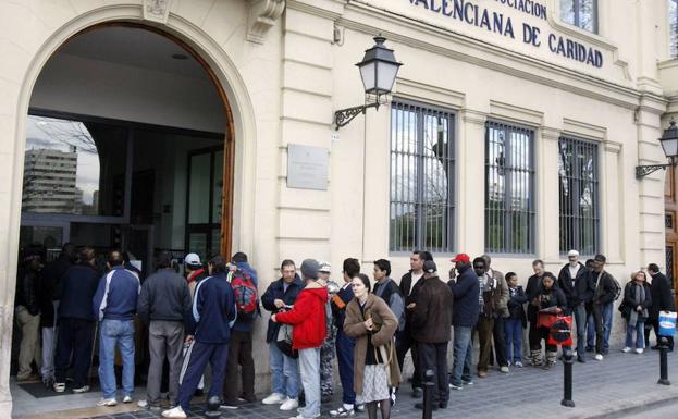 Crece un 8% los españoles que piden ayuda a Casa Caridad