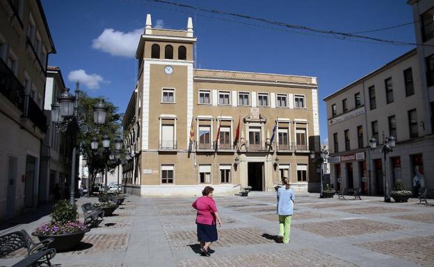 Dos concejalas del PP de Elda abandonan el grupo por sentirse «marginadas y discriminadas» por sus compañeros