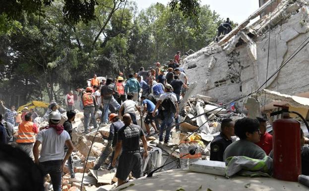 Un fuerte terremoto sacude el centro de México y deja al menos 225 muertos