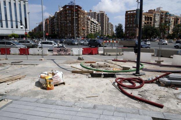 El entorno del Parque Central de Valencia se asfalta tras un año de atascos y quejas vecinales